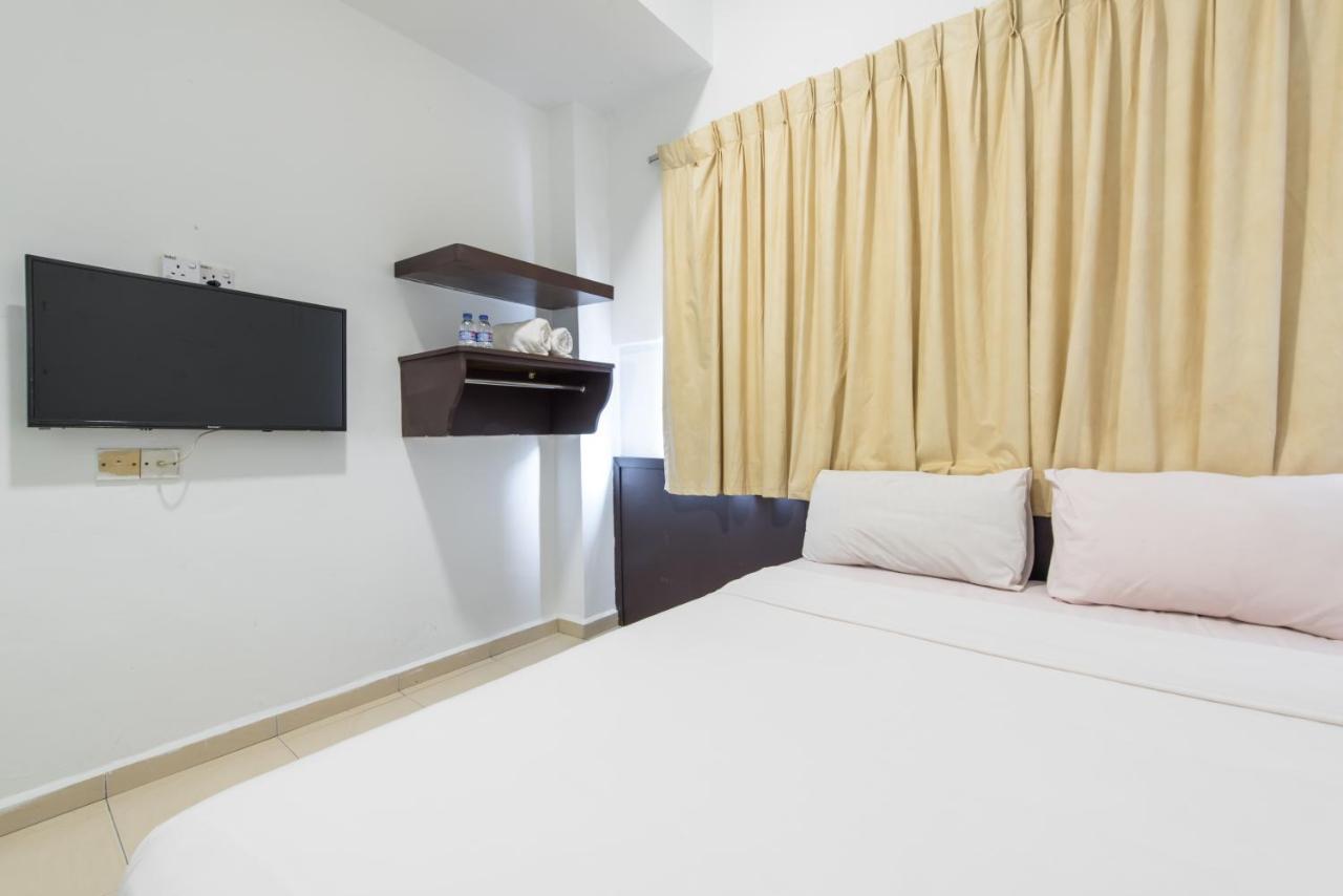 Hollitel Hotel Malacca Exterior photo
