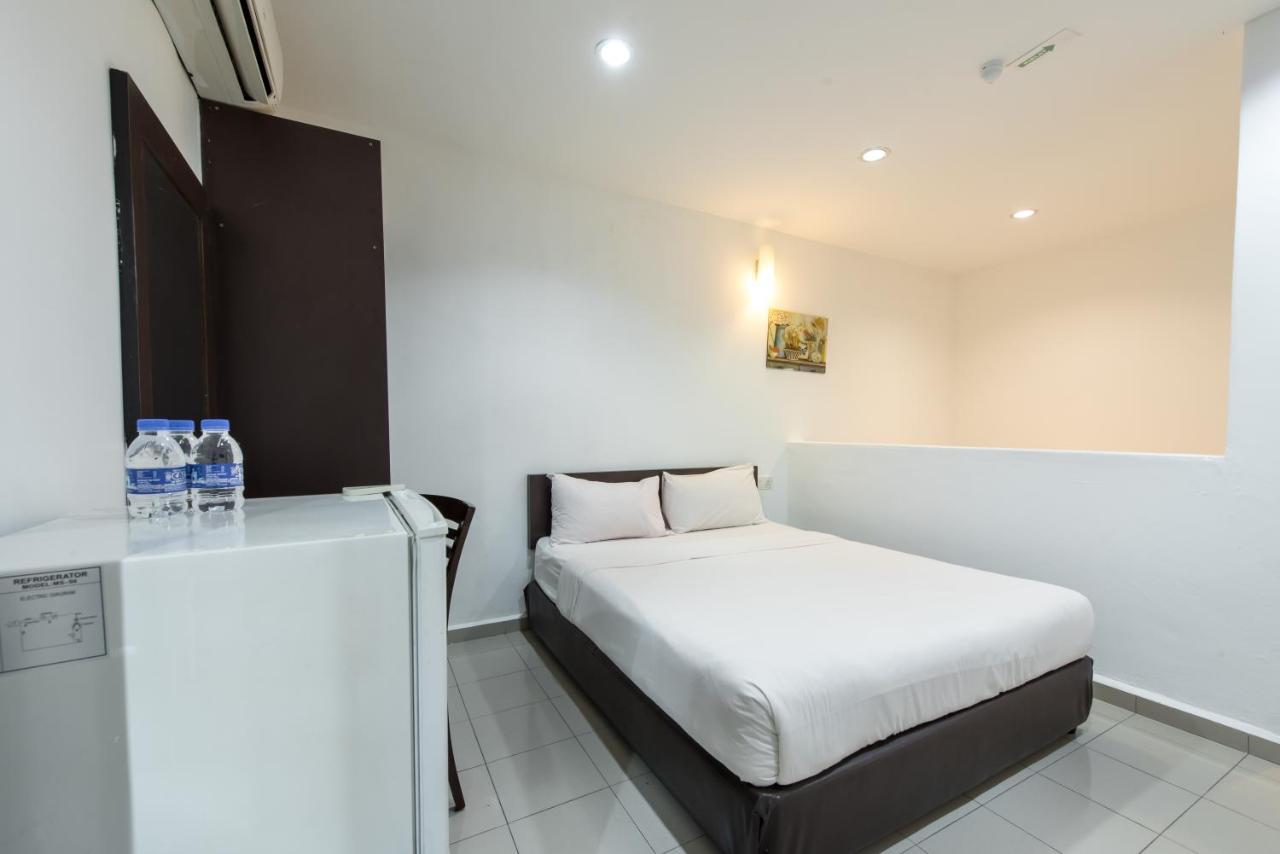 Hollitel Hotel Malacca Exterior photo